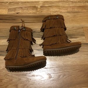 Like New Minnetonka Suede Fringe Boots Size 11